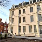 St Martin's View, 17 Easby Hall, 2 Bedroom, 2 Bathroom With Free Private Parking *
