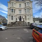 St Martin's View, 17 Easby Hall, 2 Bedroom, 2 Bathroom With Free Private Parking *