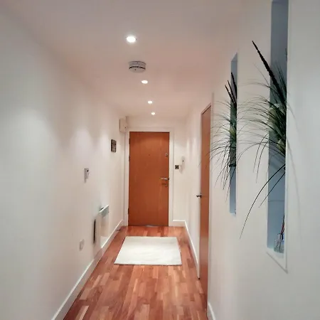 St Martin's View, 17 Easby Hall, 2 Bedroom, 2 Bathroom With Free Private Parking *