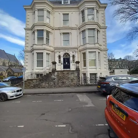St Martin's View, 17 Easby Hall, 2 Bedroom, 2 Bathroom With Free Private Parking *