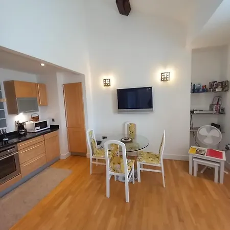 St Martin's View, 17 Easby Hall, 2 Bedroom, 2 Bathroom With Free Private Parking Apartment