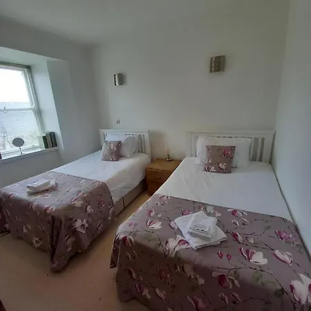 St Martin's View, 17 Easby Hall, 2 Bedroom, 2 Bathroom With Free Private Parking *