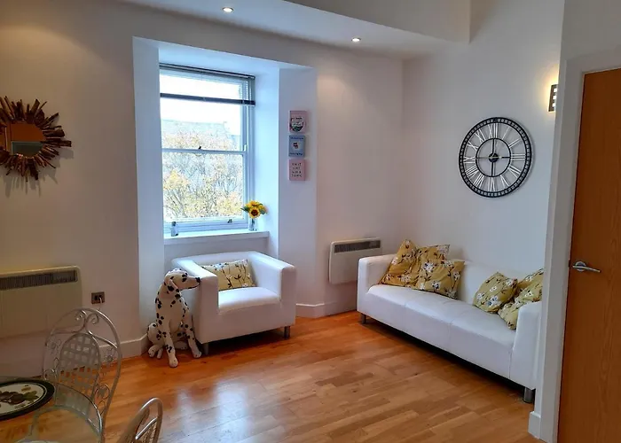 St Martin's View, 17 Easby Hall, 2 Bedroom, 2 Bathroom With Free Private Parking Апартаменты *