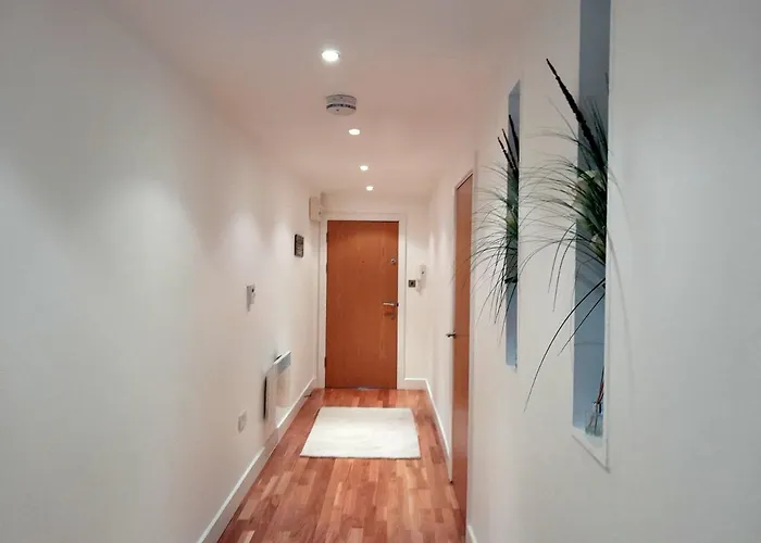 St Martin's View, 17 Easby Hall, 2 Bedroom, 2 Bathroom With Free Private Parking *