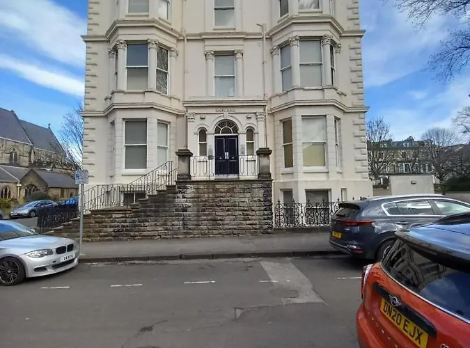 St Martin's View, 17 Easby Hall, 2 Bedroom, 2 Bathroom With Free Private Parking *