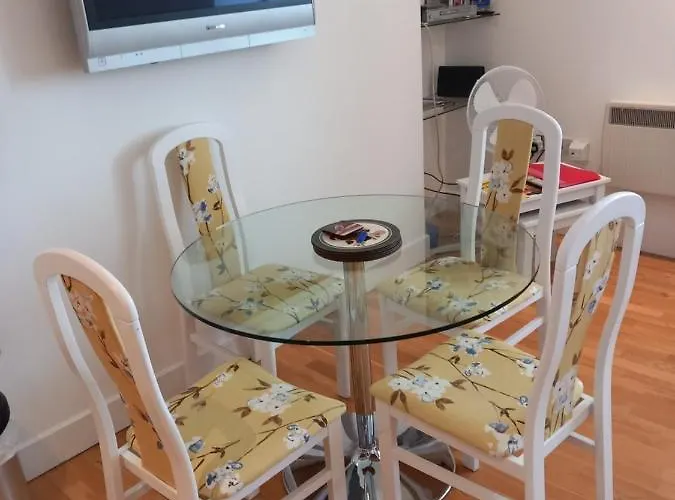 St Martin's View, 17 Easby Hall, 2 Bedroom, 2 Bathroom With Free Private Parking * Скарборо