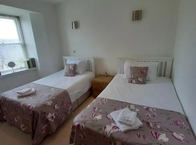 St Martin's View, 17 Easby Hall, 2 Bedroom, 2 Bathroom With Free Private Parking *