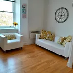 St Martin's View, 17 Easby Hall, 2 Bedroom, 2 Bathroom With Free Private Parking *