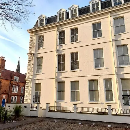 St Martin's View, 17 Easby Hall, 2 Bedroom, 2 Bathroom With Free Private Parking *