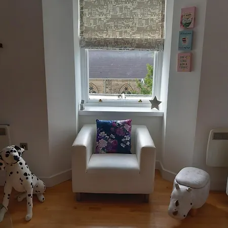 St Martin's View, 17 Easby Hall, 2 Bedroom, 2 Bathroom With Free Private Parking