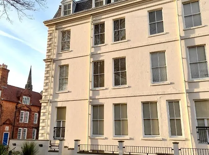 St Martin's View, 17 Easby Hall, 2 Bedroom, 2 Bathroom With Free Private Parking *