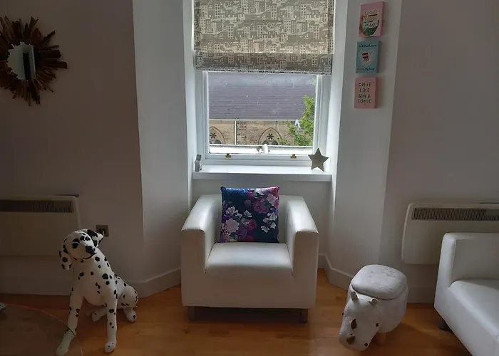 St Martin's View, 17 Easby Hall, 2 Bedroom, 2 Bathroom With Free Private Parking